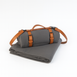 Плед тревел легкий флісовий однотонний графіт 150x200 см з ременем Love You